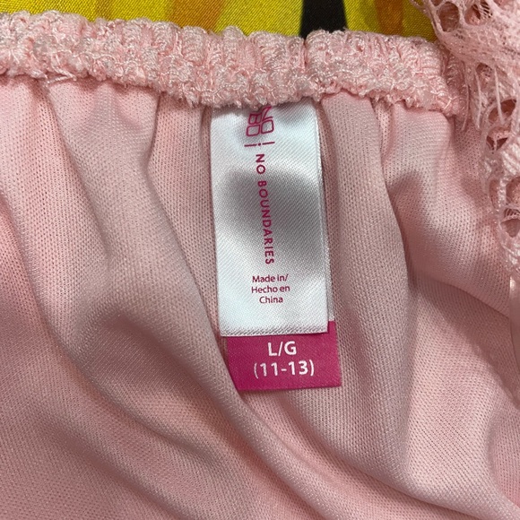 No Boundaries💕Pink Lace Top - Picture 4 of 5